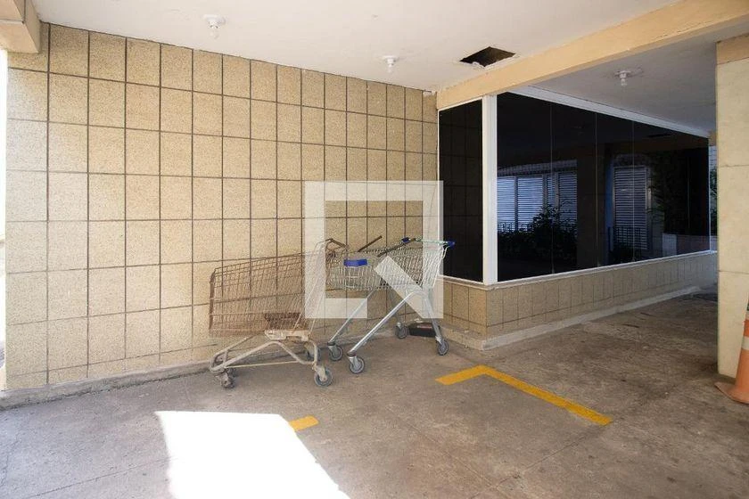 Furnished 70 m² apartment with 2 bedrooms and 1 parking spot — photo 42
