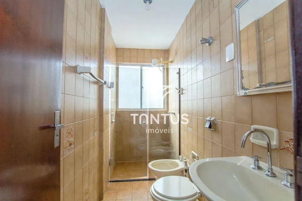 Wood or laminate floors in a 2-bedroom apartment, 66 m² — photo 12
