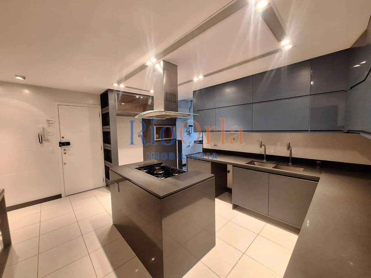 Furnished apartment with 4 bedrooms and 5 bathrooms — photo 12