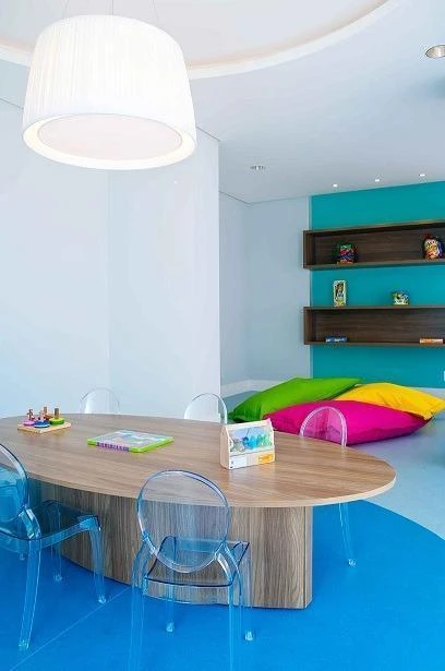 Квартира 149 м² с застеклённым балконом и грилем на балконе — photo 30