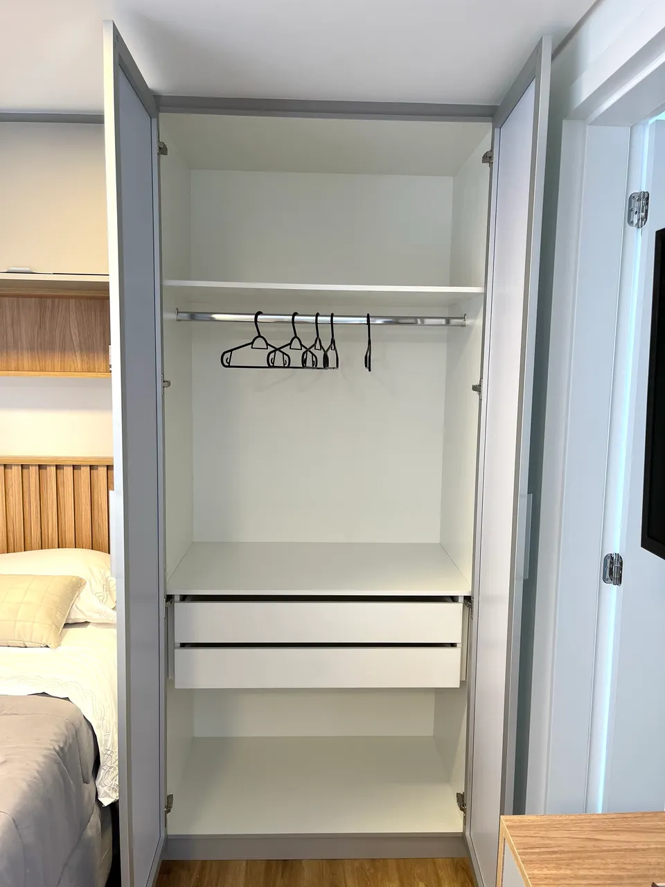 Furnished studio, 24 m², with wood or laminate floors — photo 7