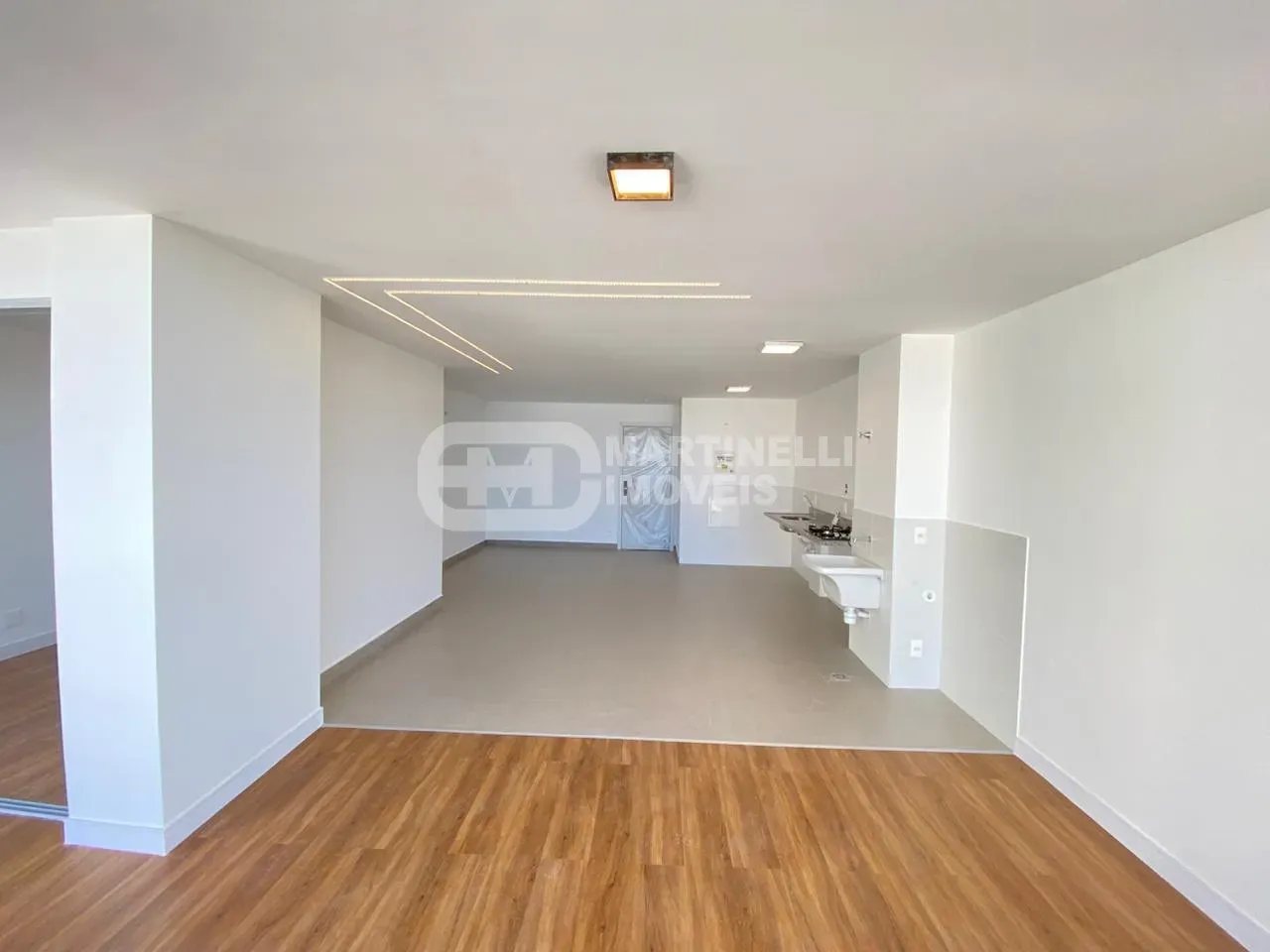 Glass-enclosed balcony in a 3-bedroom apartment, 119 m² — photo 7