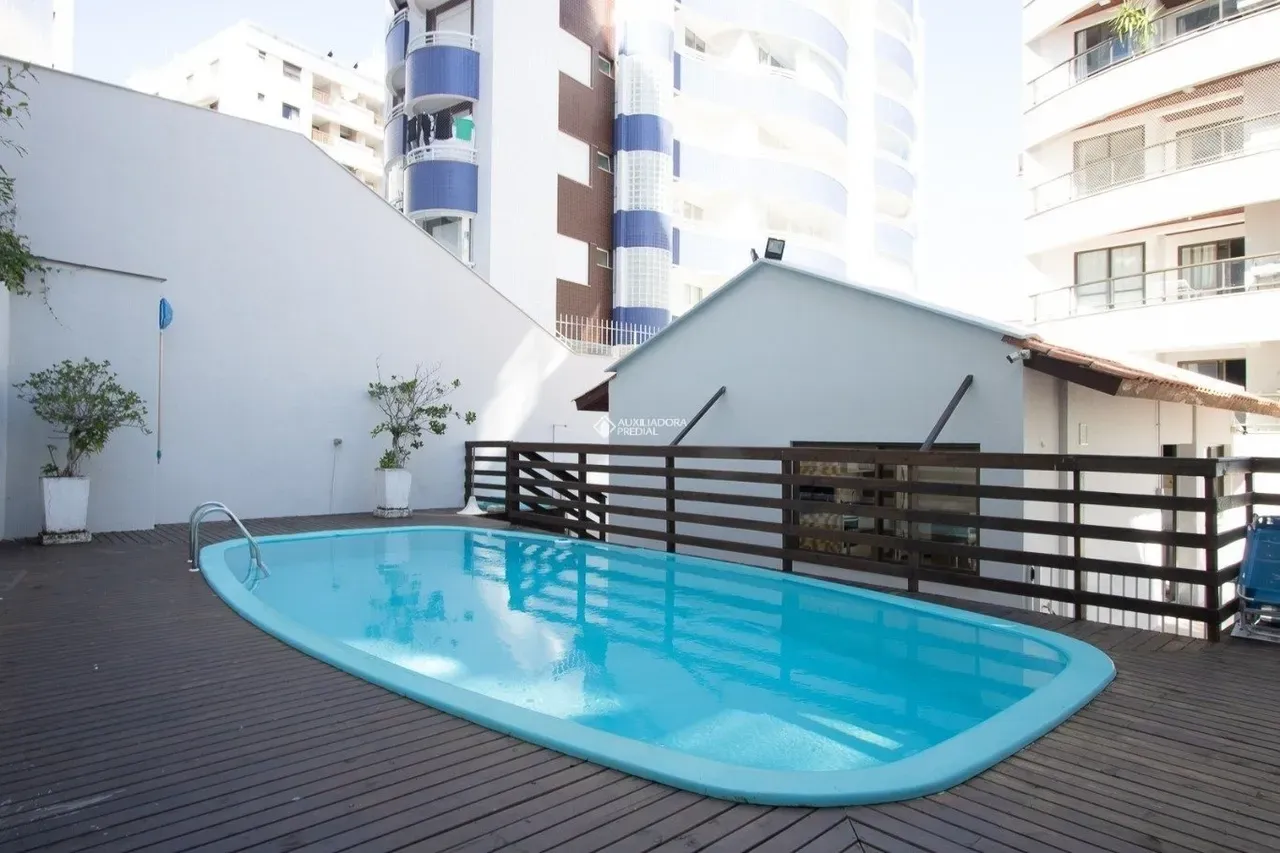 Apartamento amueblado con 3 dormitorios y jardín privado — photo 12