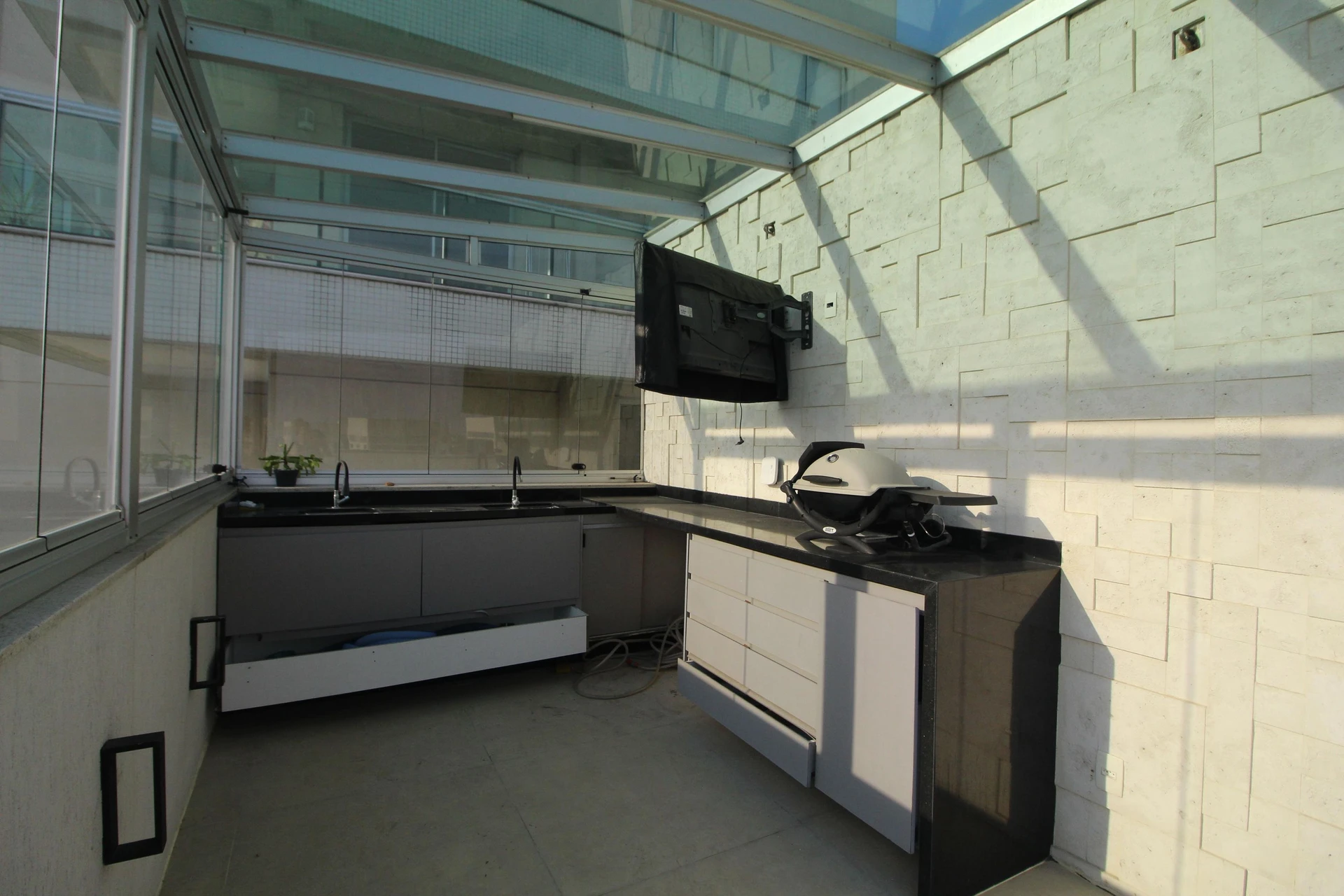 4-bedroom apartment in a building with a sauna — photo 19