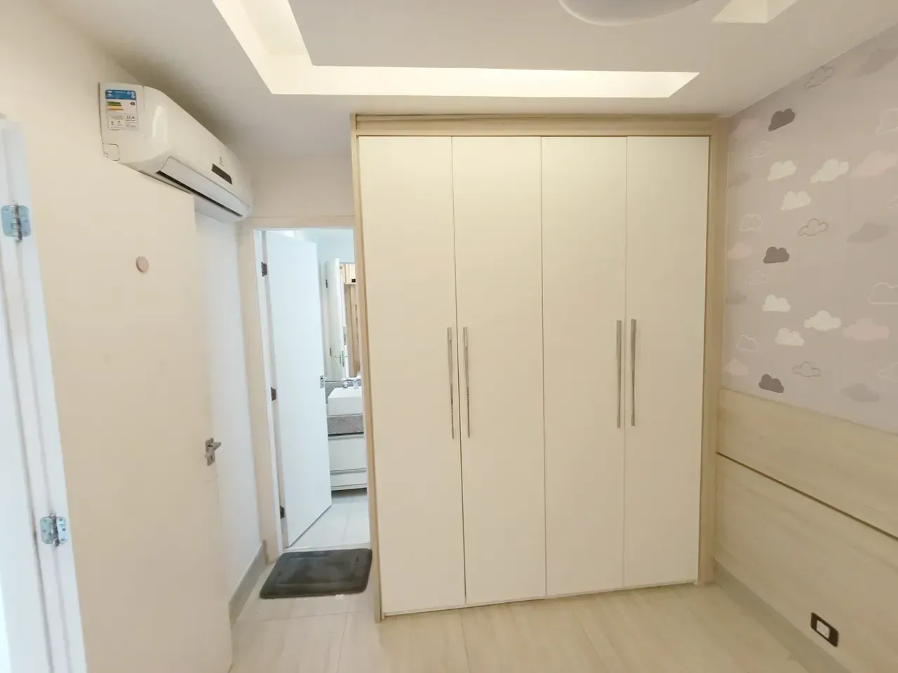 Apartamento com cozinha fechada e 4 banheiros — photo 8