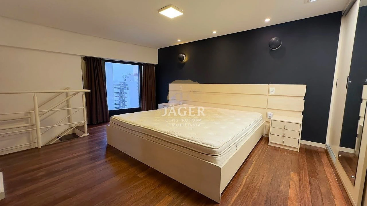 185 m² apartment with a bathtub and a glass-enclosed balcony — photo 8