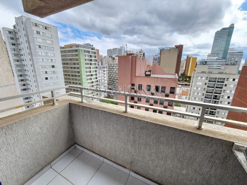 One-bedroom apartment in a building with an indoor pool — photo 3