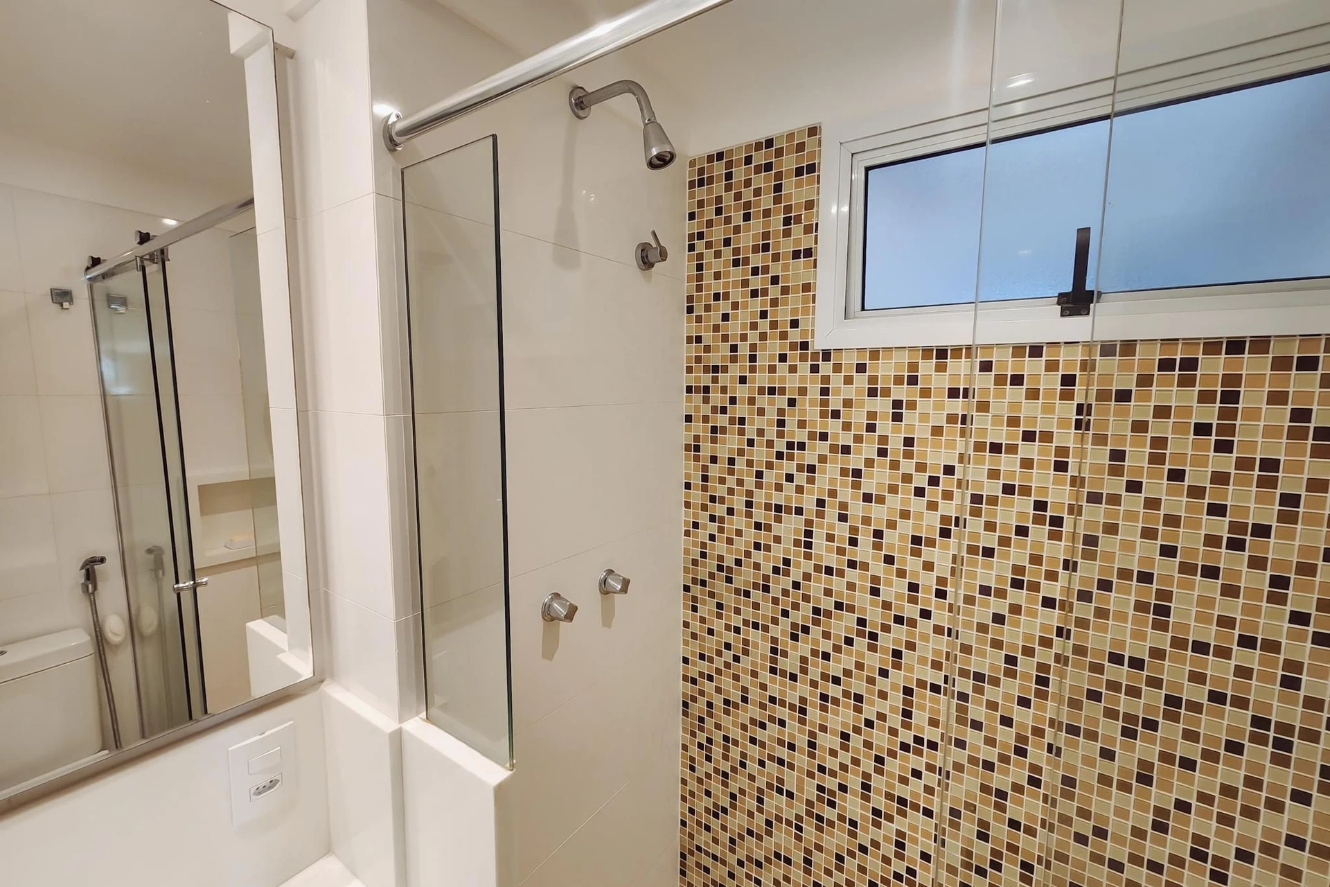 3-bedroom apartment with an ensuite suite and 2 parking — photo 34