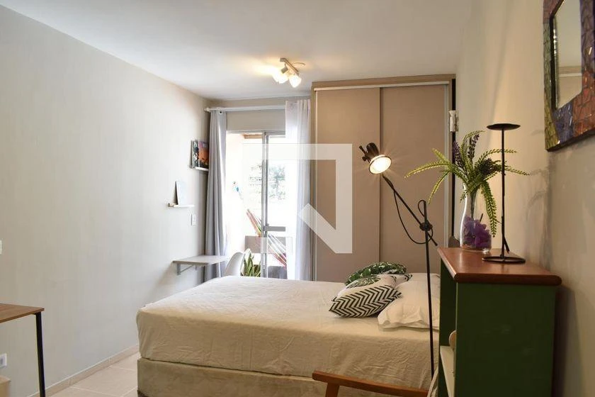 Furnished studio with 1 bedroom and a balcony — photo 4