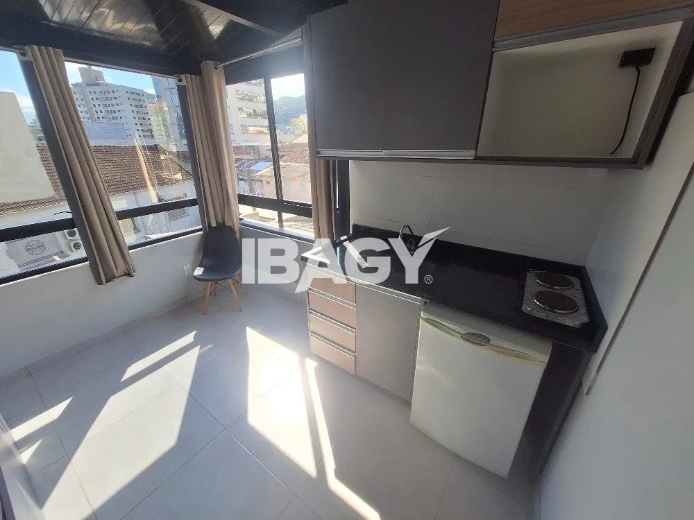 Apartamento amueblado con cocina pequeña y 1 dormitorio — photo 2