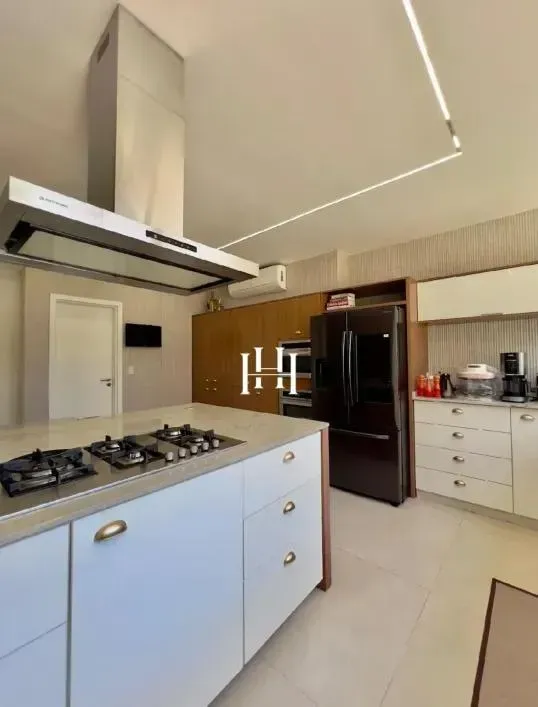 Furnished house, 800 m², with a bathtub — photo 18
