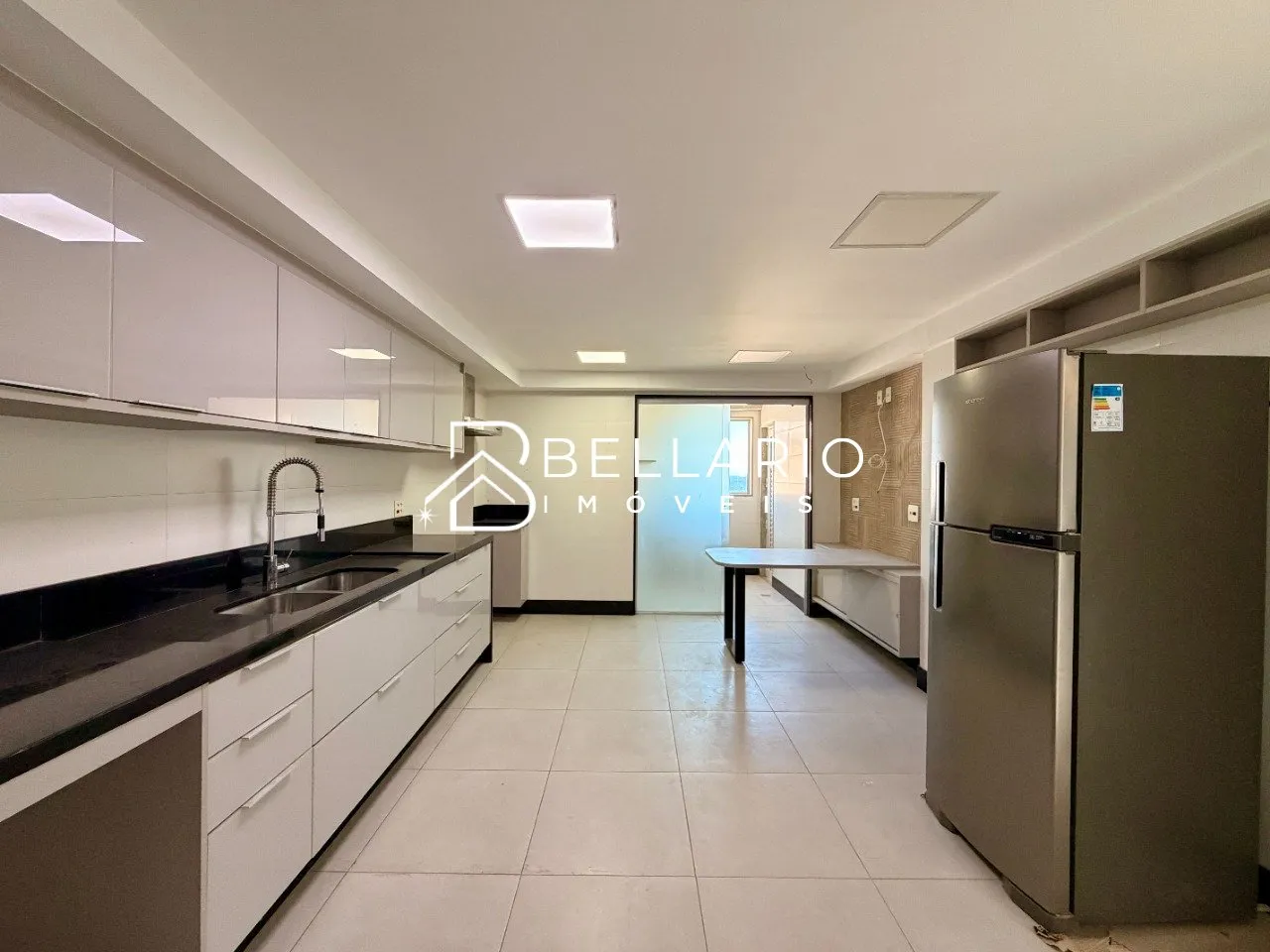 Unfurnished apartment with 3 bedrooms and 4 bathrooms — photo 16