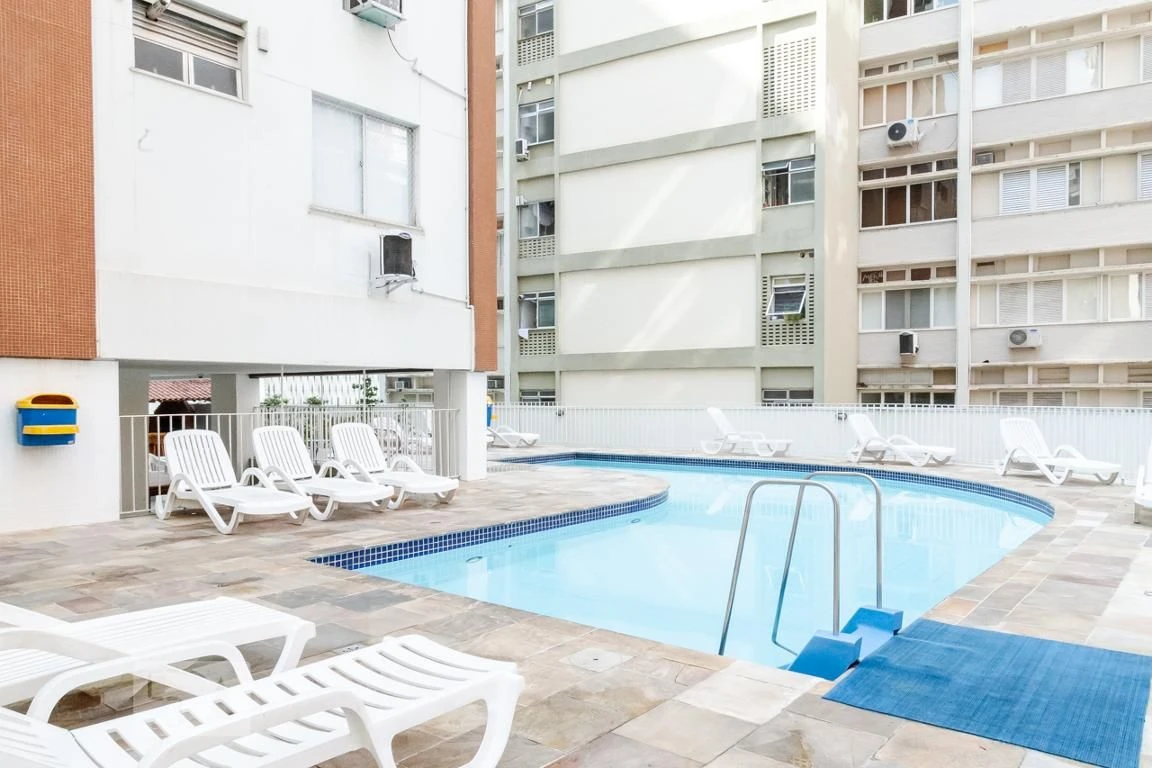 Furnished 2-bedroom apartment with a glassed-in balcony — photo 32