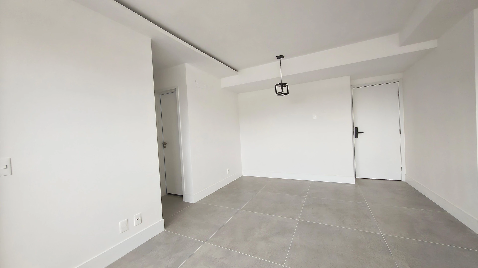 Unfurnished apartment with 2 bedrooms and open-plan kitchen — photo 23