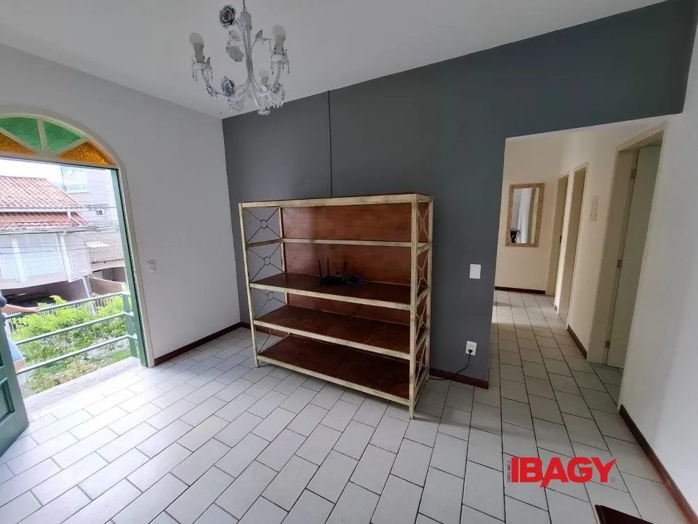 3-bedroom house with 1 bathroom and a gas kitchen — photo 8