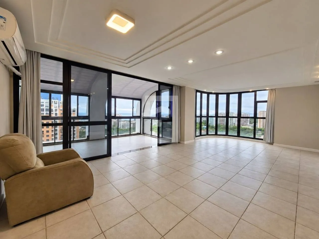 Apartamento, 193 m², com banheira
