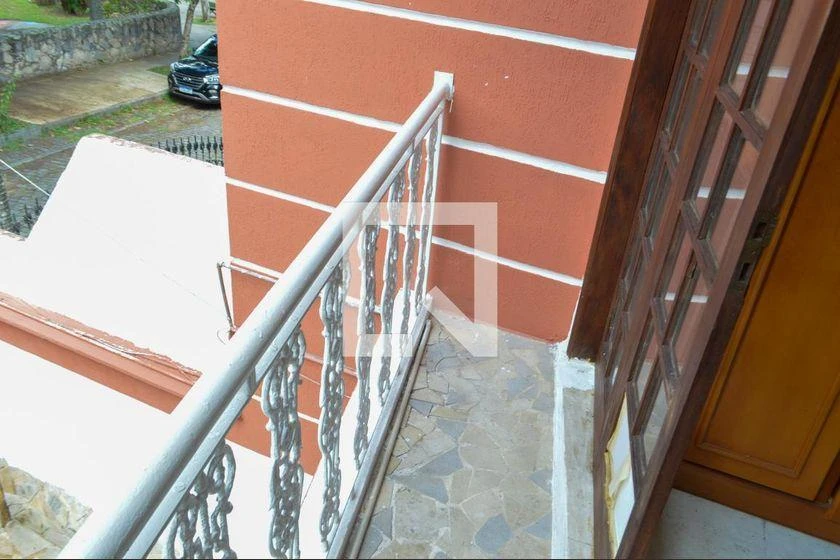 4-bedroom house with a park view — photo 4