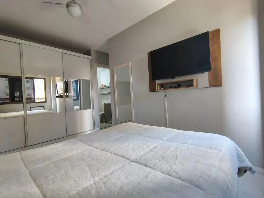 45 m² apartment with an open-plan kitchen and 2 bedrooms — photo 3
