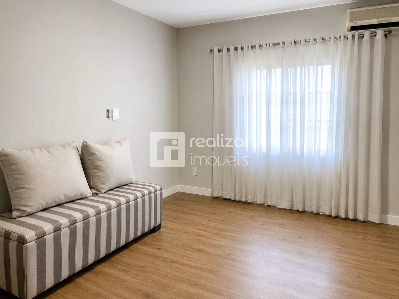 Casa com 3 quartos e 4 banheiros com 512 m² e churrasqueira