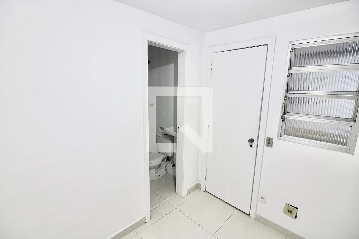3-bedroom apartment, 1 with its own bathroom, 200 m² — photo 40
