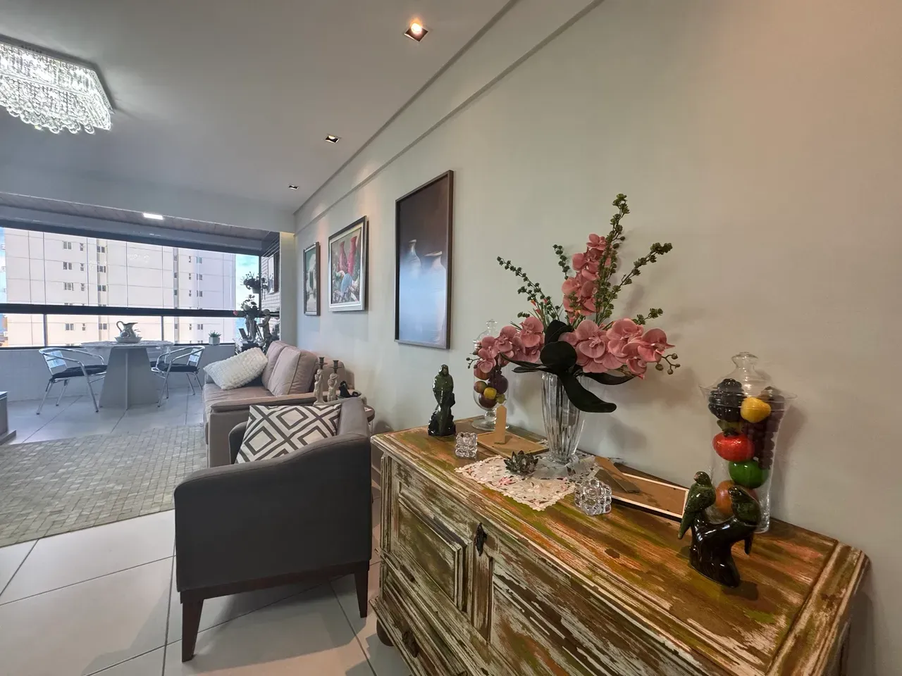 Furnished apartment, 106 m², with a glass-enclosed balcony