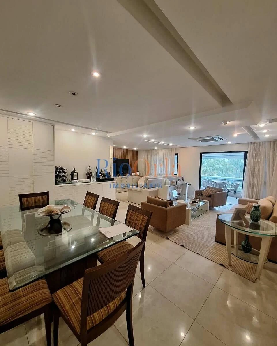 Floor-to-ceiling windows in a 4-bedroom apartment, 156 m² — photo 38