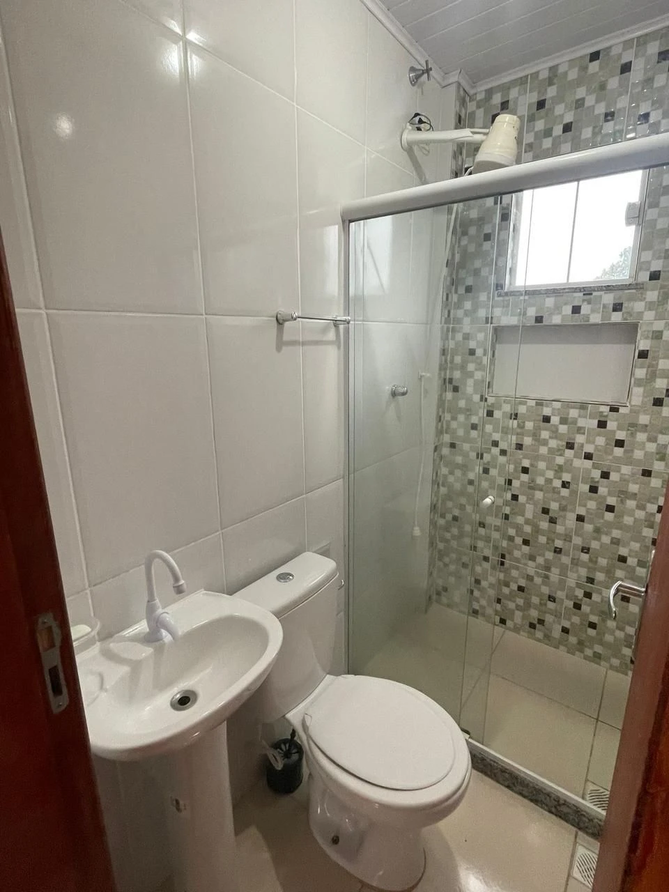 1-bedroom apartment with a glass shower enclosure — photo 9