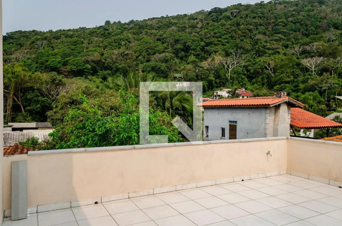3-bedroom house with a mountain view in Florianópolis — photo 14