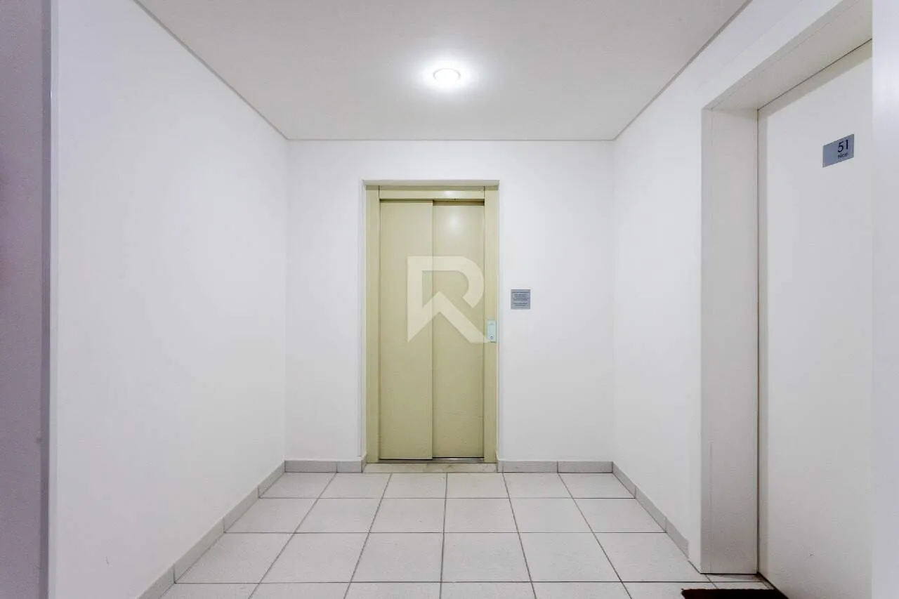 159 m² apartment with 4 bedrooms and a glassed-in balcony — photo 2