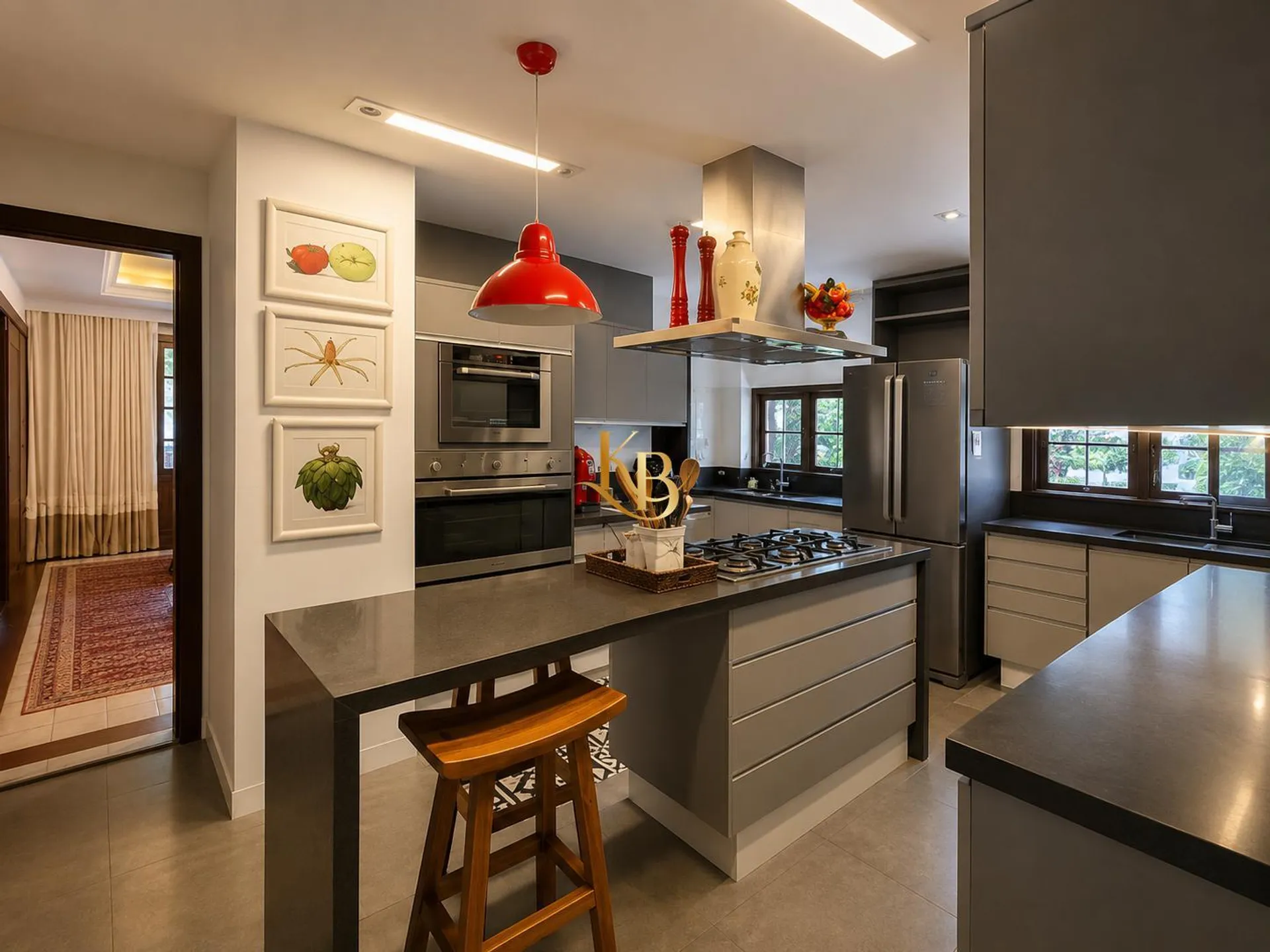 House with 5 bedrooms and a closed separate kitchen — photo 24