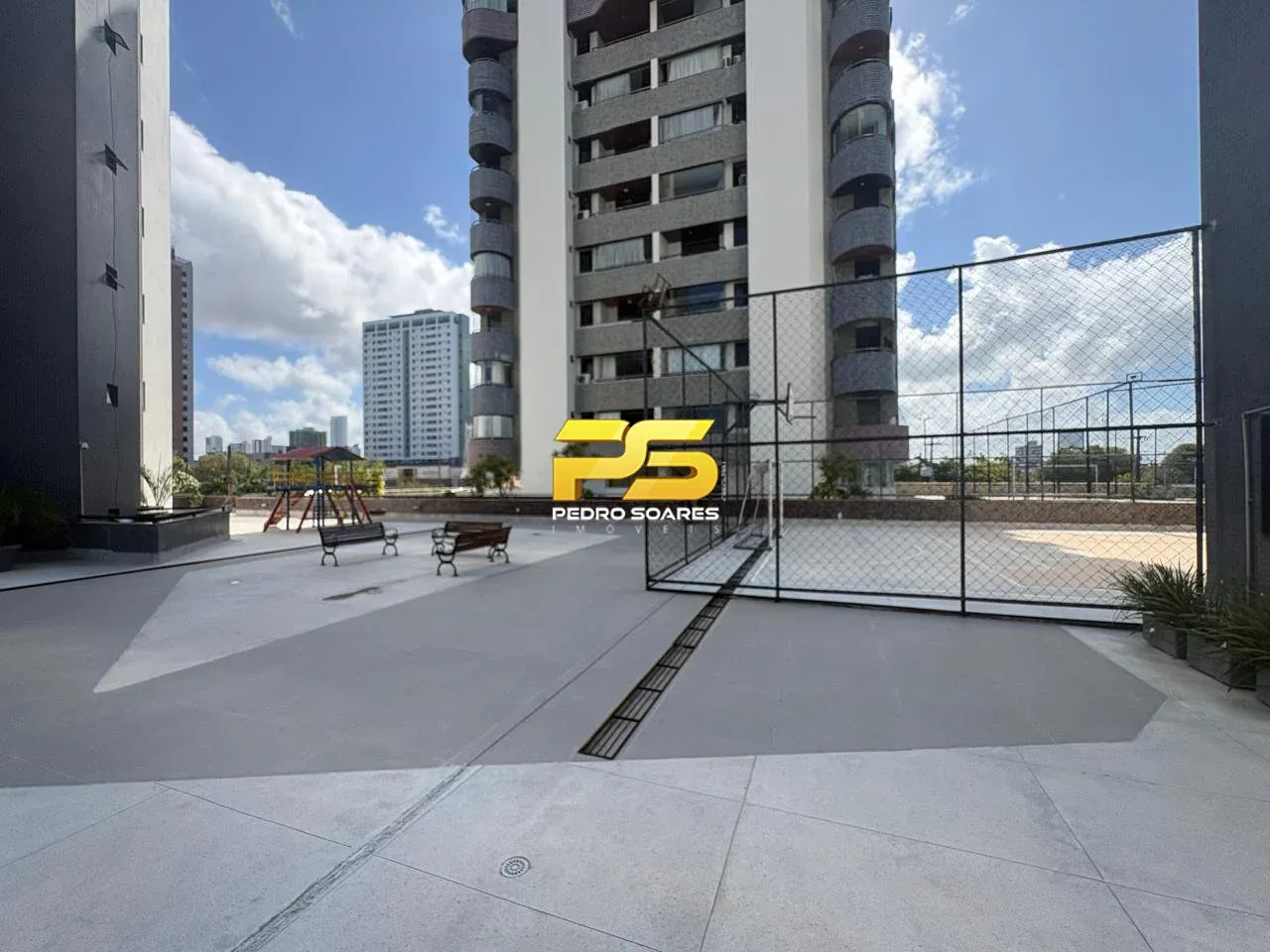 3-bedroom apartment in a building with a gym — photo 13