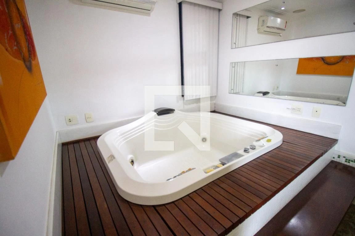 Apartamento mobiliado com 4 quartos e jacuzzi no prédio — photo 29