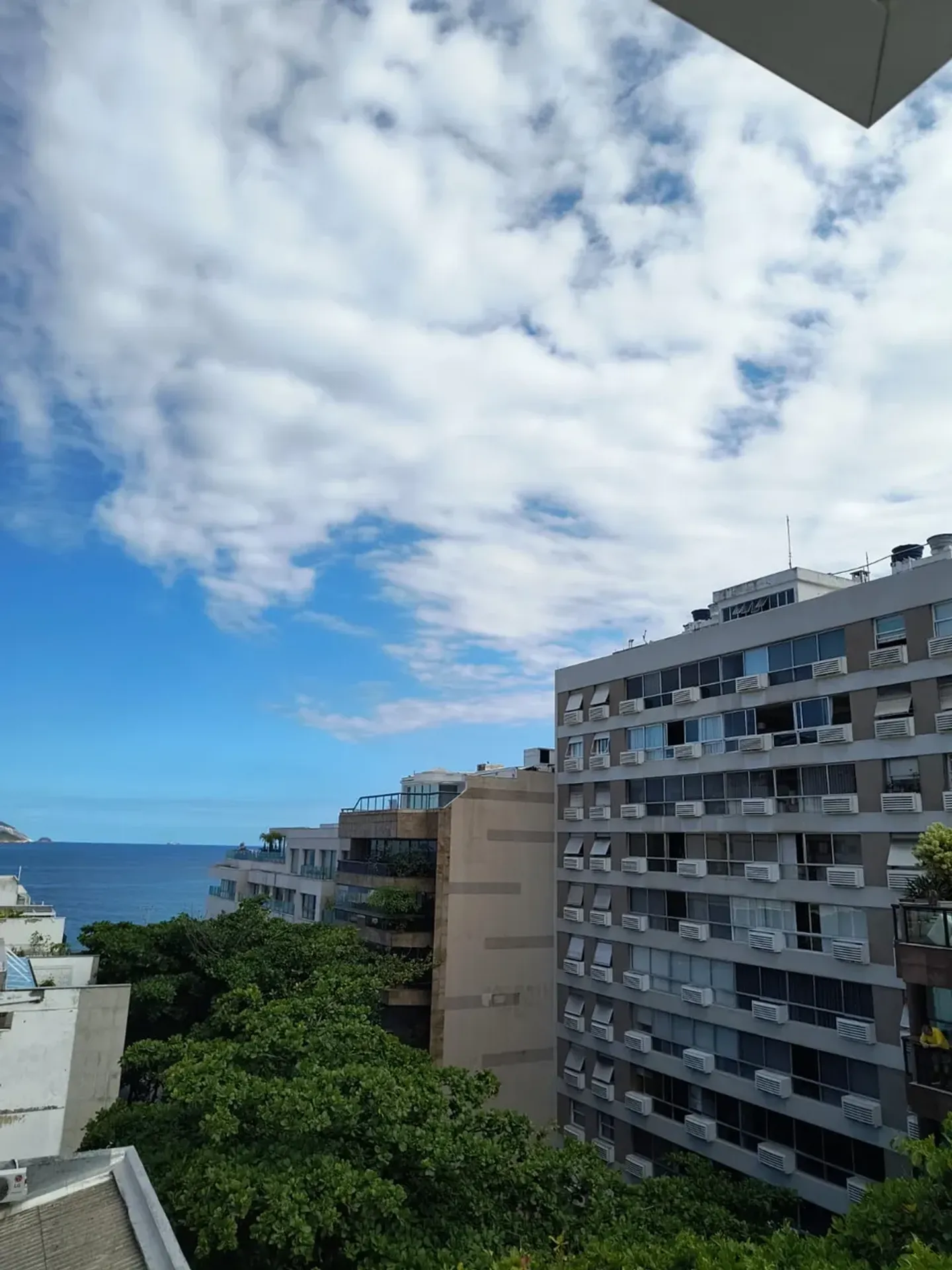 Rooftop apartment with 3 bedrooms and 1 bathroom — photo 21