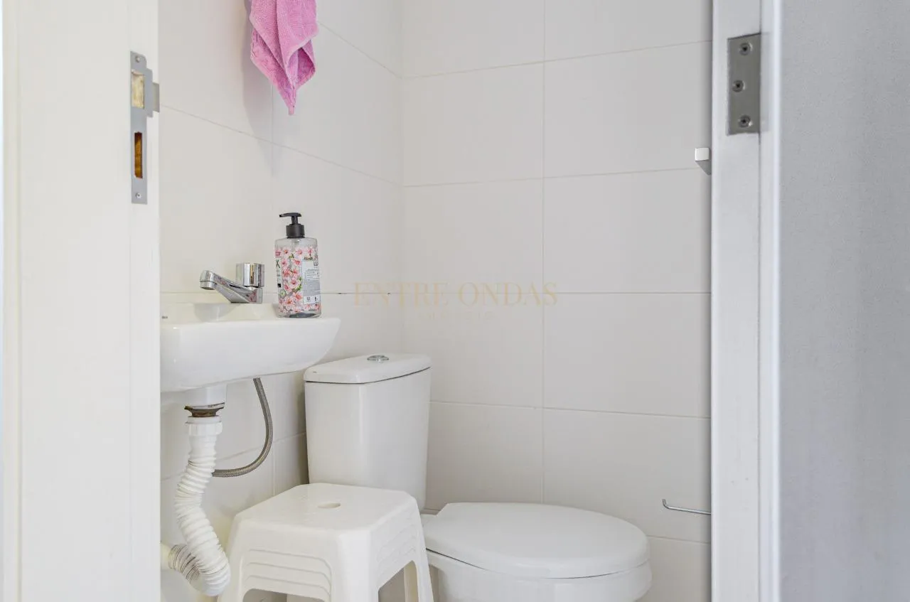 Furnished 2-bedroom apartment with open-plan kitchen — photo 26