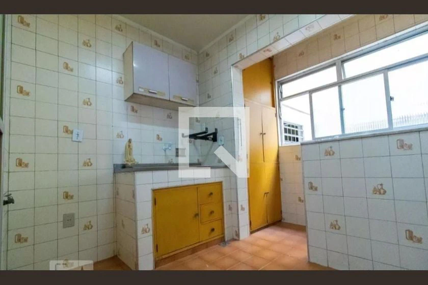 2-bedroom apartment with wood or laminate floors — photo 12