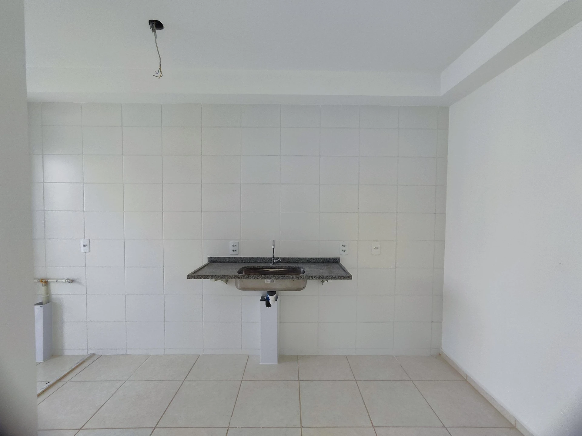 2-bedroom apartment with a balcony and 1 parking spot — photo 2