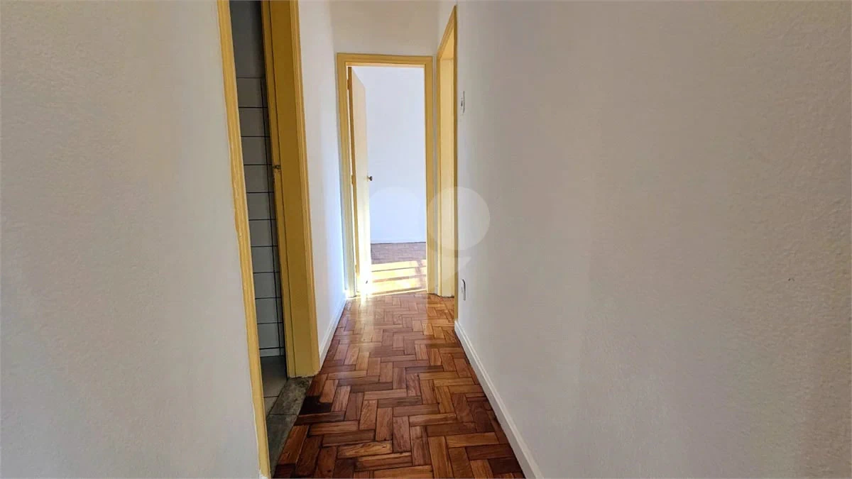 Wood or laminate floors in a 2-bedroom apartment, 58 m² — photo 12