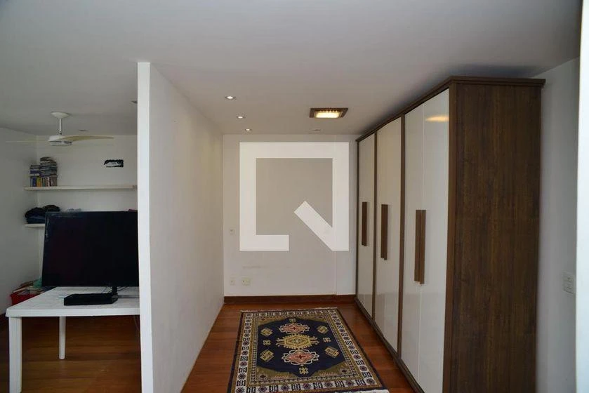 Furnished apartment, 300 m², with a glass-enclosed balcony — photo 6