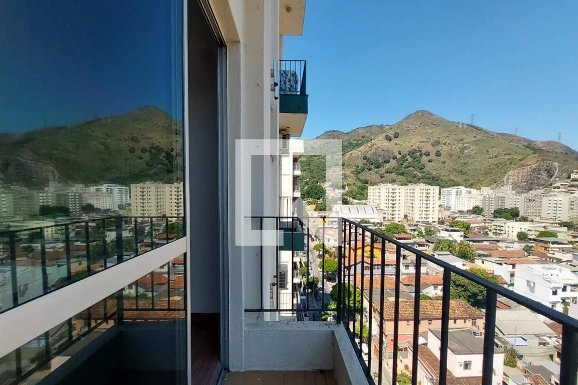 2-bedroom apartment in a building with a pool — photo 25