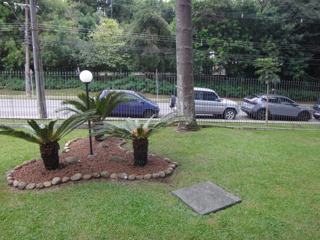 2-bedroom apartment with wood or laminate floors in Curitiba — photo 9