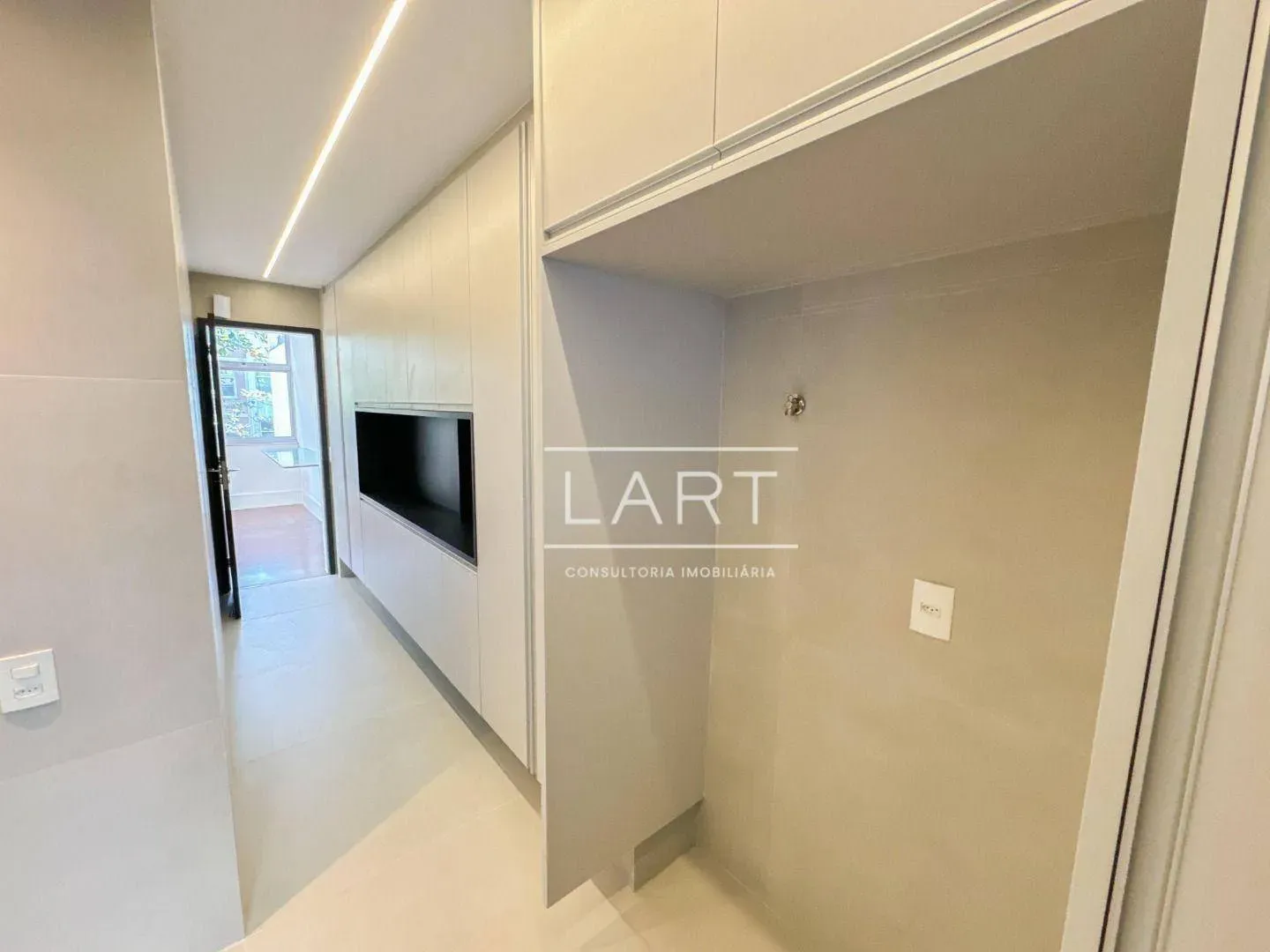 Панорамні вікна та 3 спальні: квартира 150 м² — photo 17