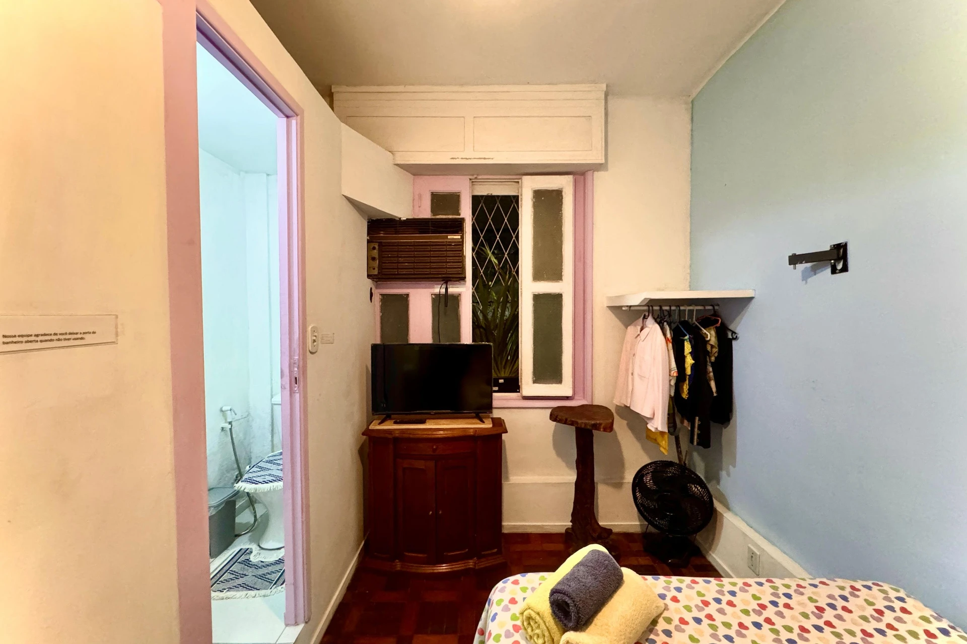 Furnished 1-bedroom apartment with a gas stove — photo 10