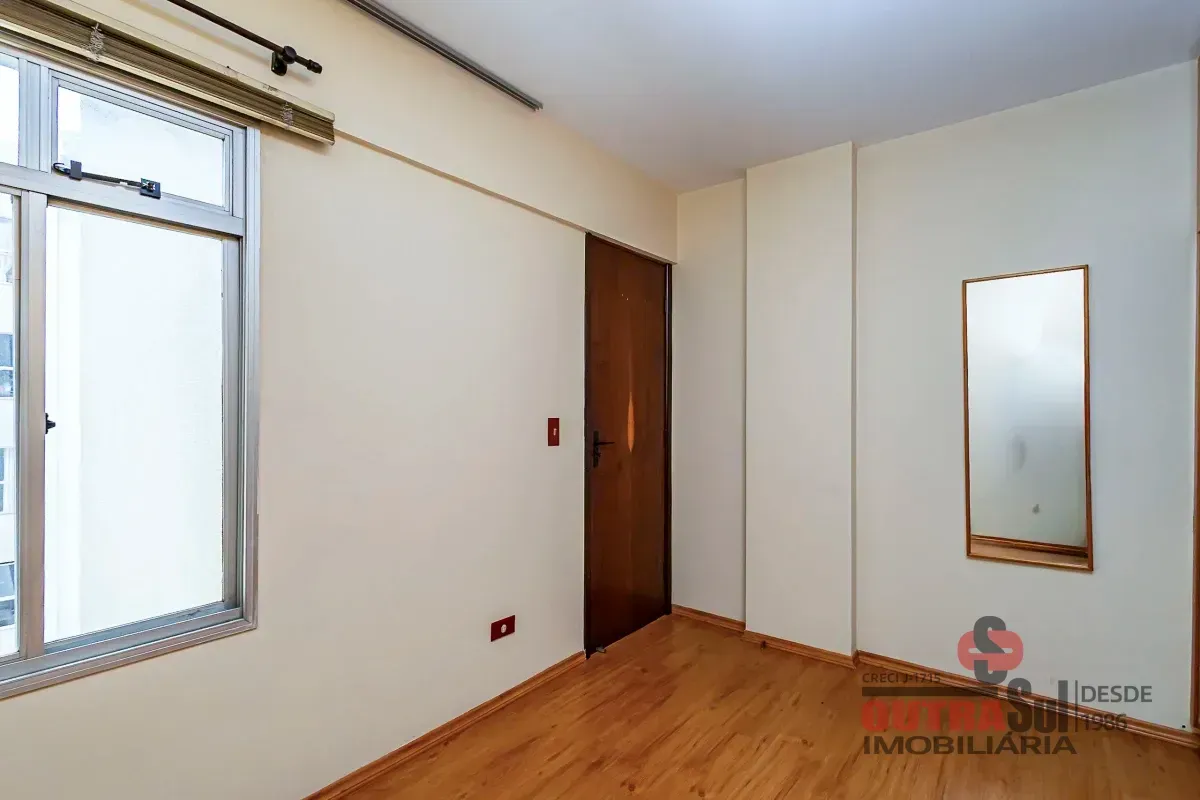 Wood or laminate floors in a 2-bedroom apartment, 41 m² — photo 13