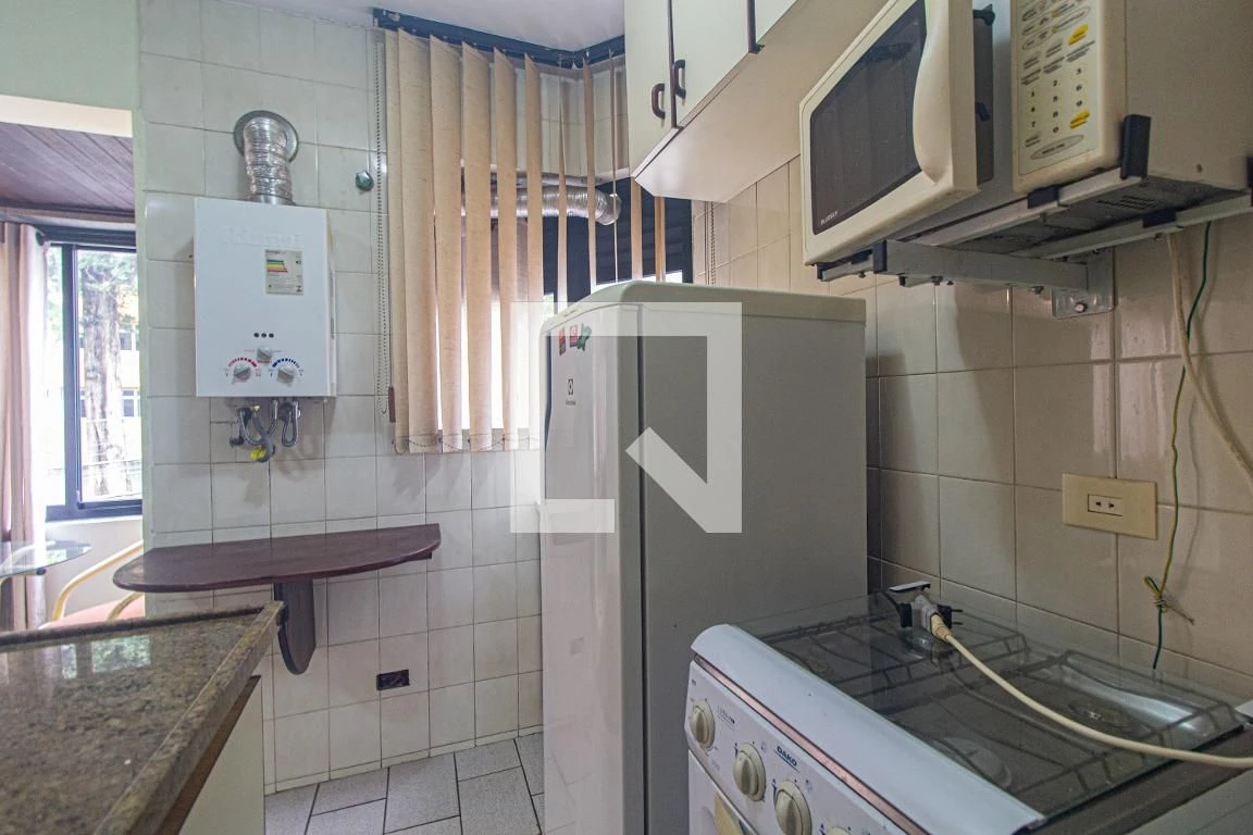 Furnished studio, 60 m², with a glass-enclosed balcony — photo 11