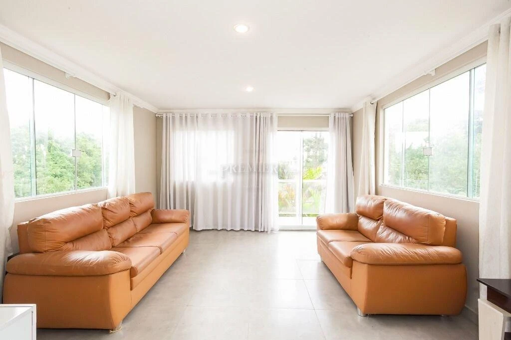 4-bedroom house with a walk-in closet in Curitiba — photo 22