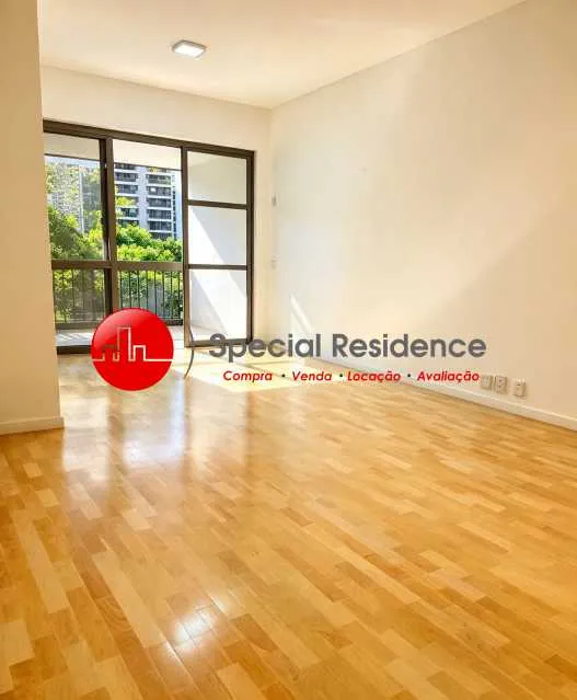 Apartamento, 120 m², com piso de madeira ou laminado