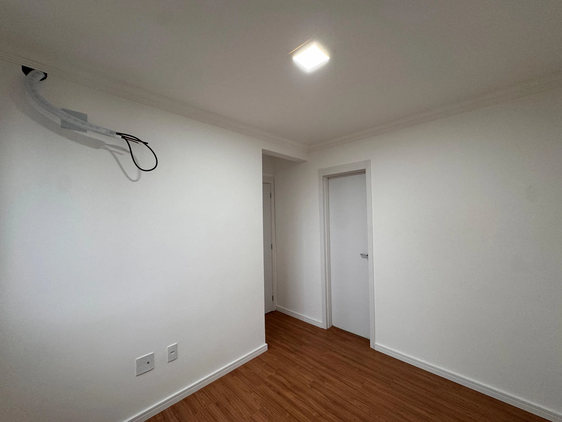 Apartment, 55 m², with wood or laminate floors — photo 4