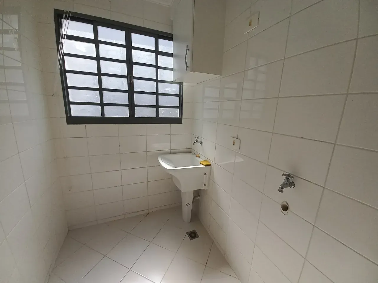 90 m² unfurnished apartment with a separate kitchen — photo 10