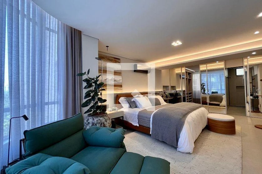 Apartamento de 150 m² com closet e janelas do piso ao teto — photo 24
