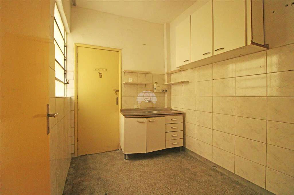 3-bedroom apartment with gas water heater and built-ins — photo 2